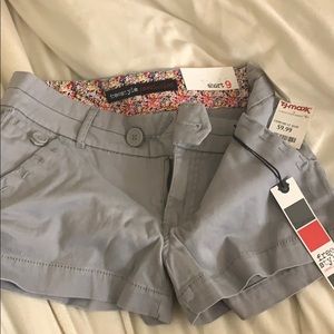 Size 9 womens shorts -never worn